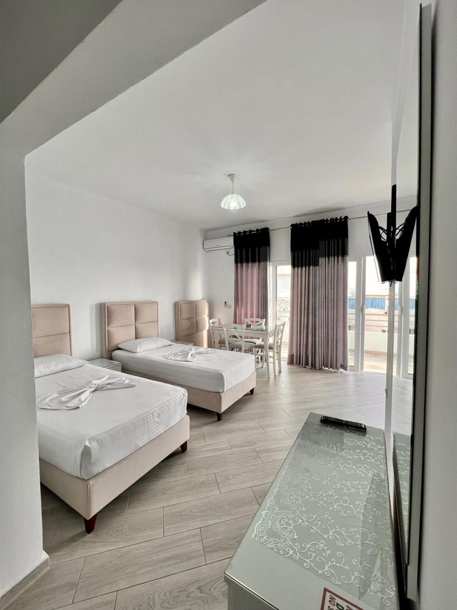 Gjoka Apartments, In Front Of Bougainville Bay Саранде Стая снимка