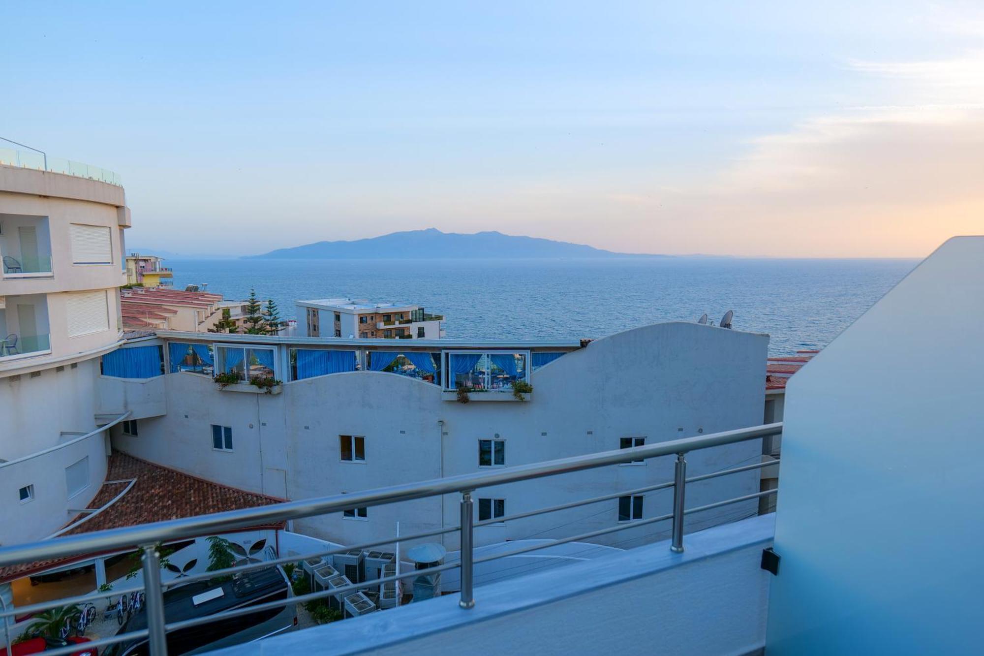 Gjoka Apartments, In Front Of Bougainville Bay Саранде Стая снимка