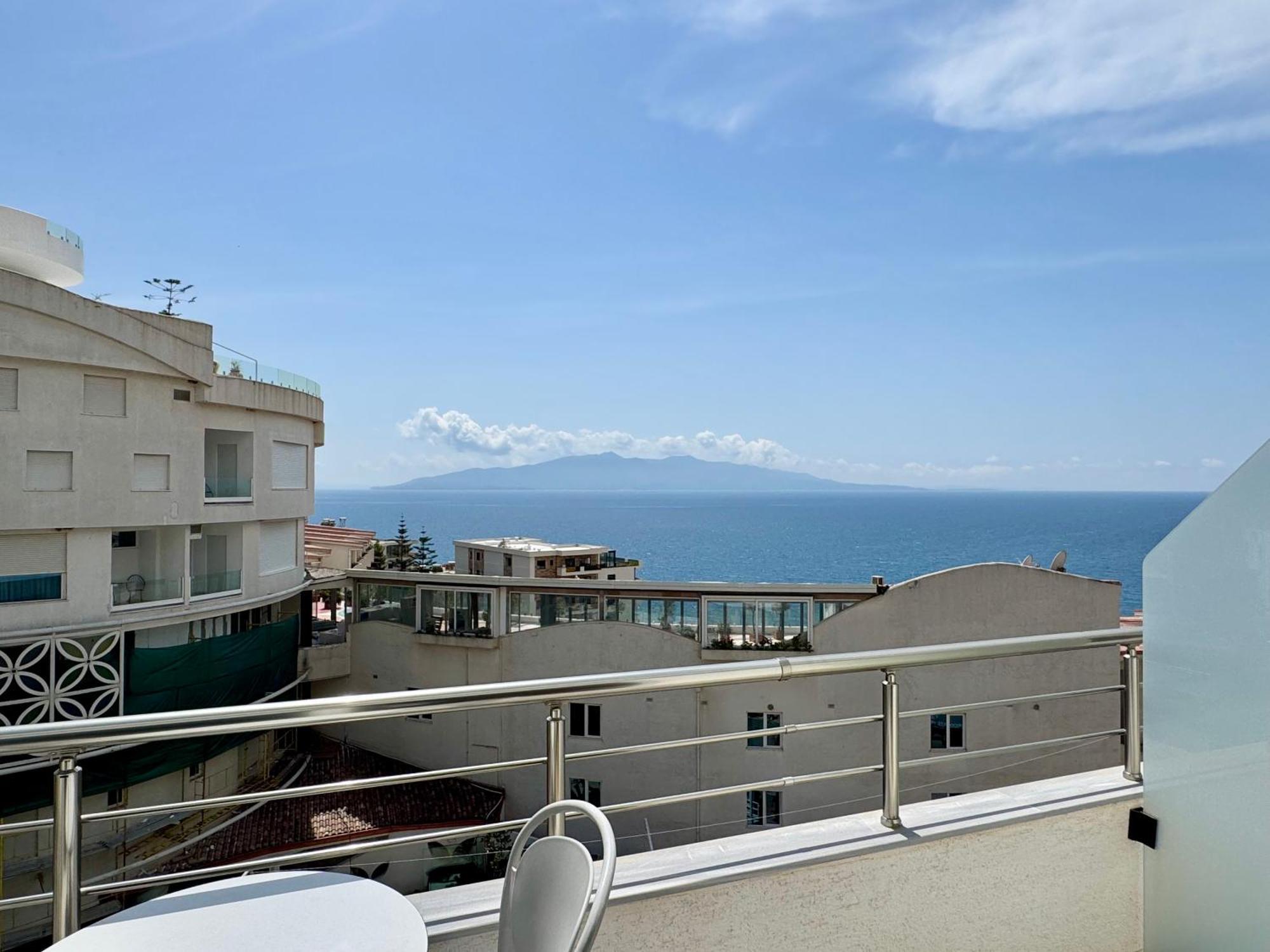 Gjoka Apartments, In Front Of Bougainville Bay Саранде Екстериор снимка